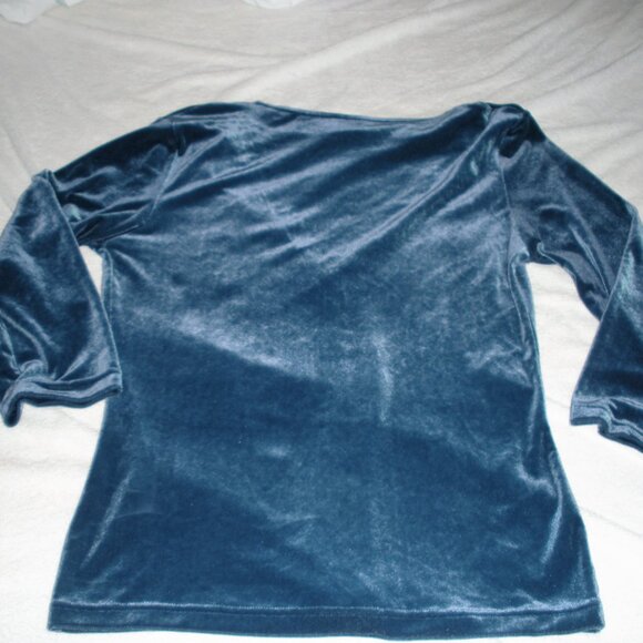 Victoria Secrets Moda International Velvet V neck top. SZ M - Picture 3 of 3